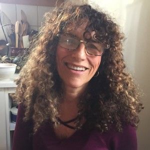 Meet your Posher, Lora